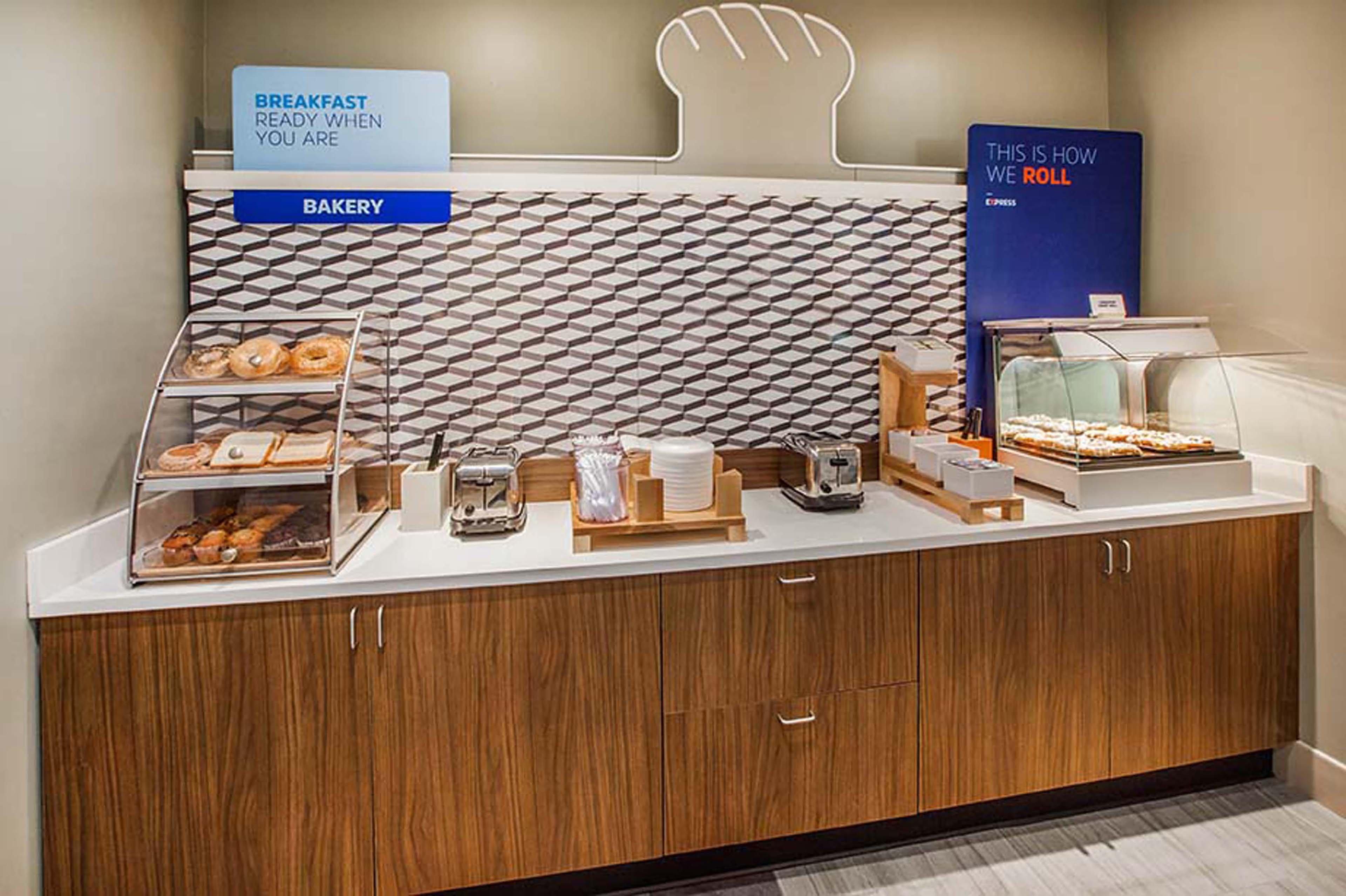 Holiday Inn Express & Suites By Ihg Altoona By Ihg Exteriör bild