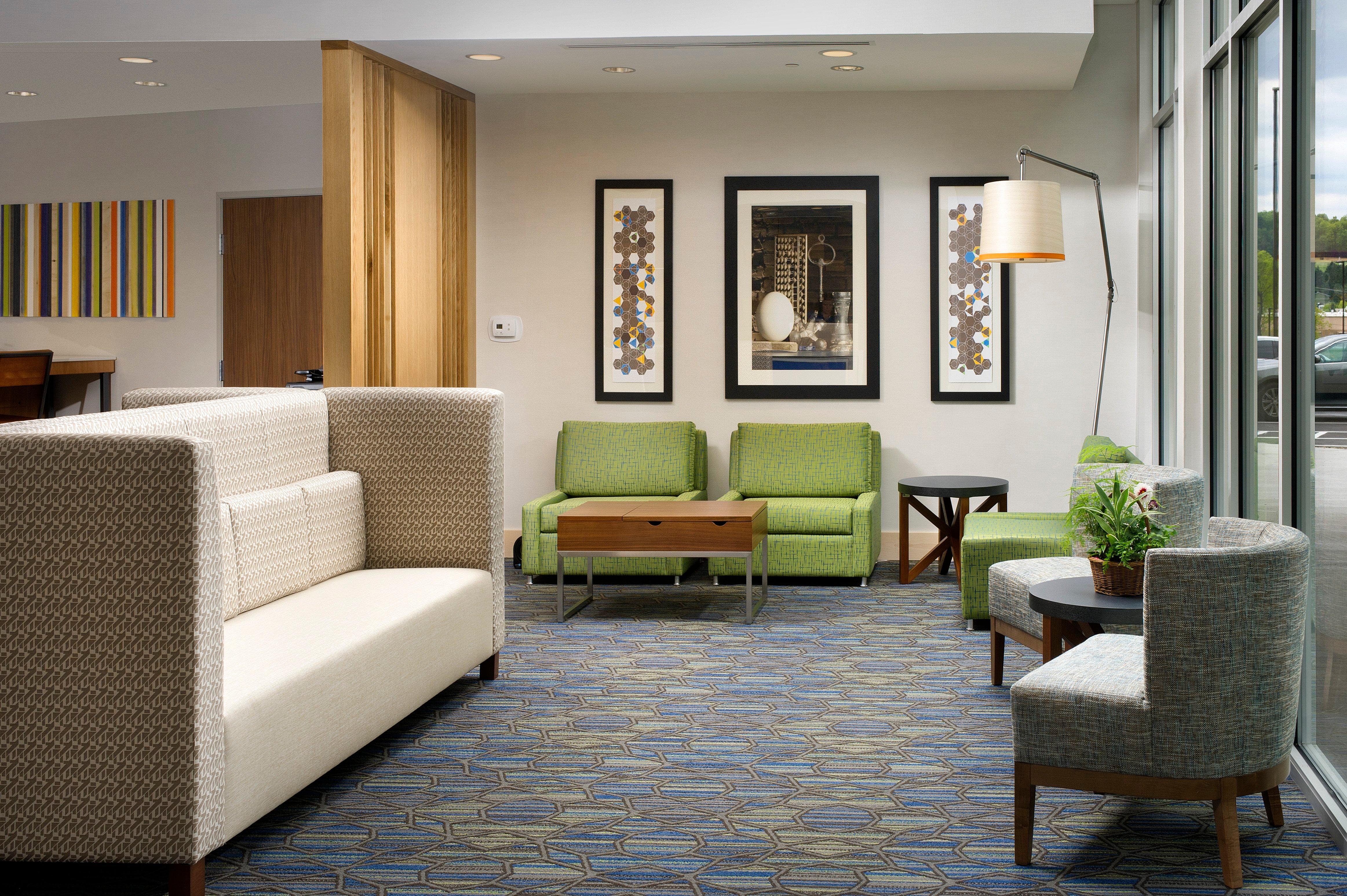 Holiday Inn Express & Suites By Ihg Altoona By Ihg Exteriör bild