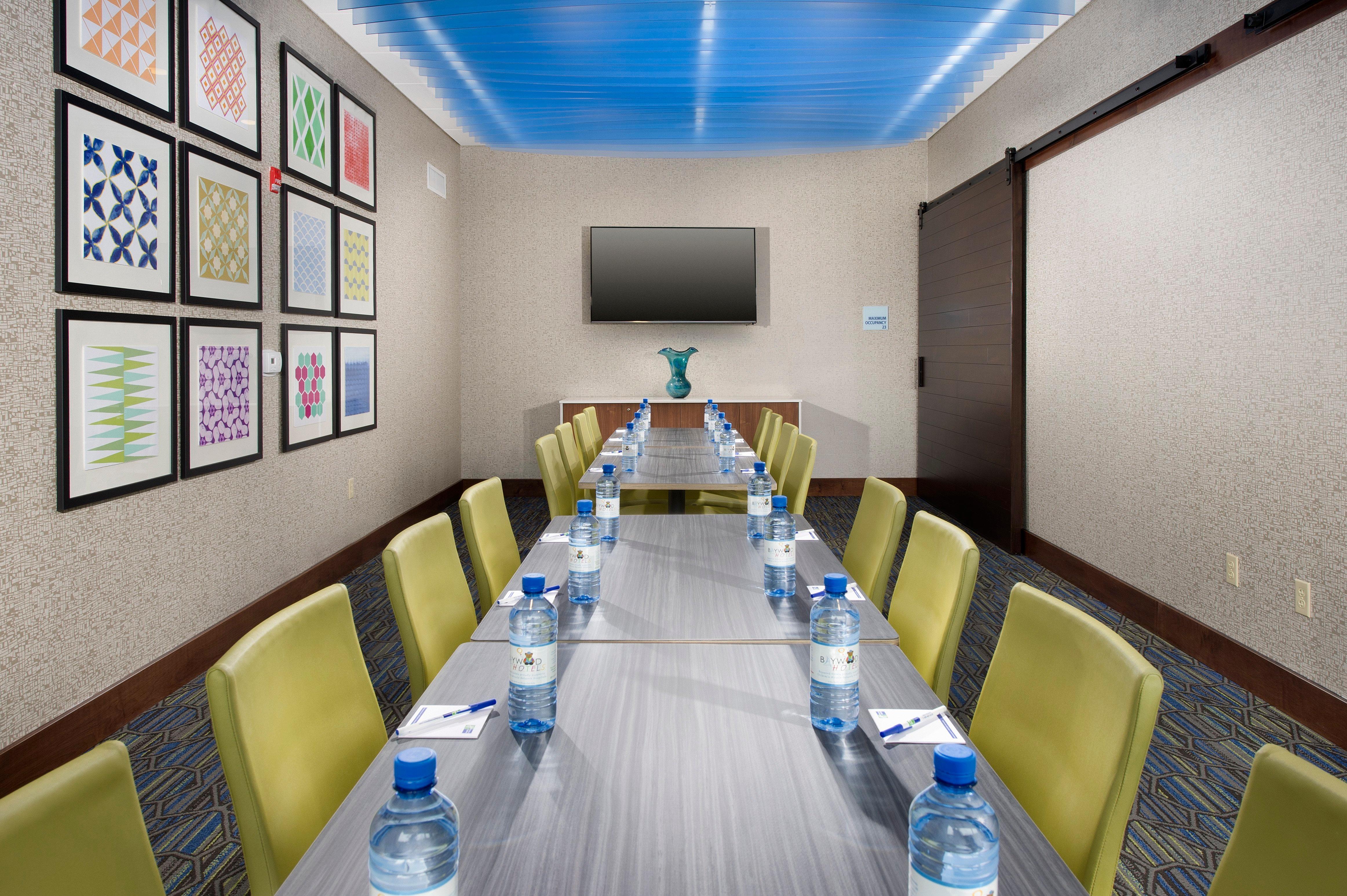 Holiday Inn Express & Suites By Ihg Altoona By Ihg Exteriör bild