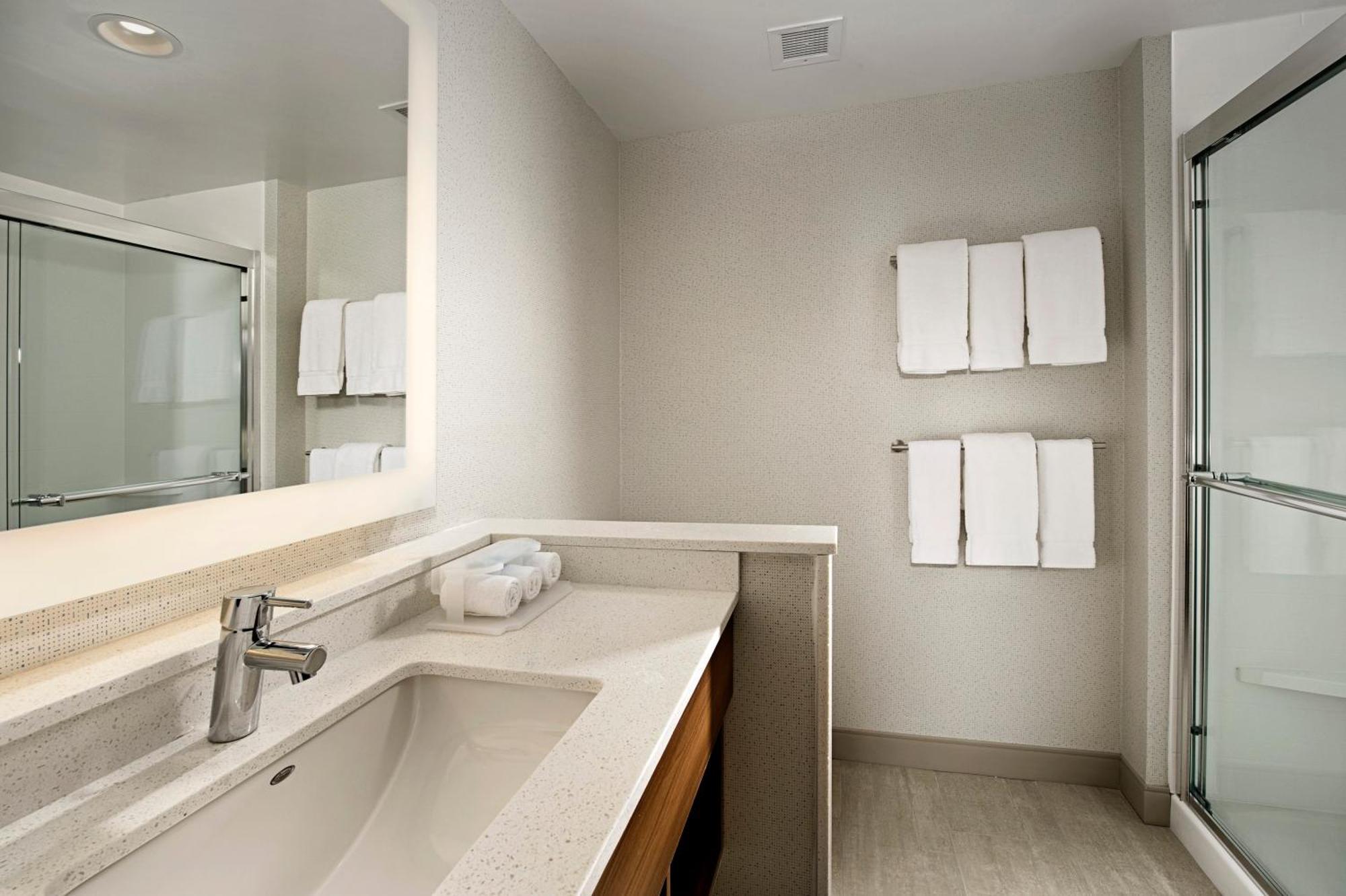 Holiday Inn Express & Suites By Ihg Altoona By Ihg Exteriör bild